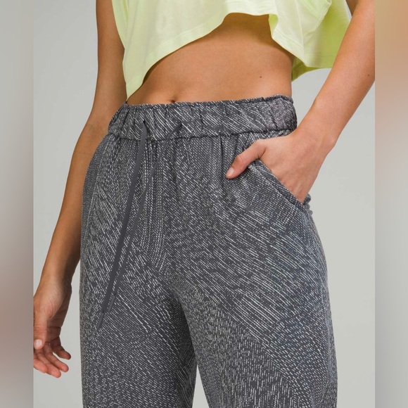 Lululemon High Rise Crop 23" Simultaneous Anchor Alpine White Gray Pants Size 10 - Picture 2 of 13